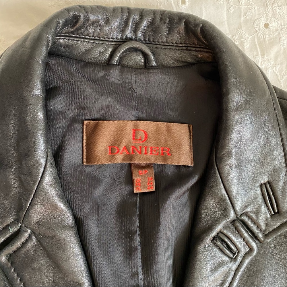 Classic black leather jacket - Picture 3 of 6